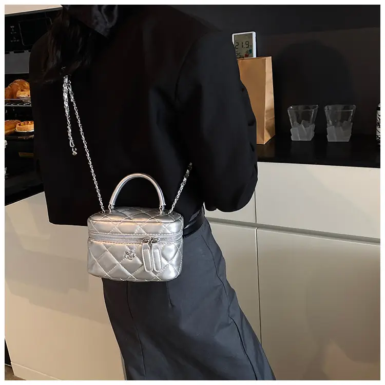 Black Quilted Chain Handbag for Women 2025 Spring — feature 36