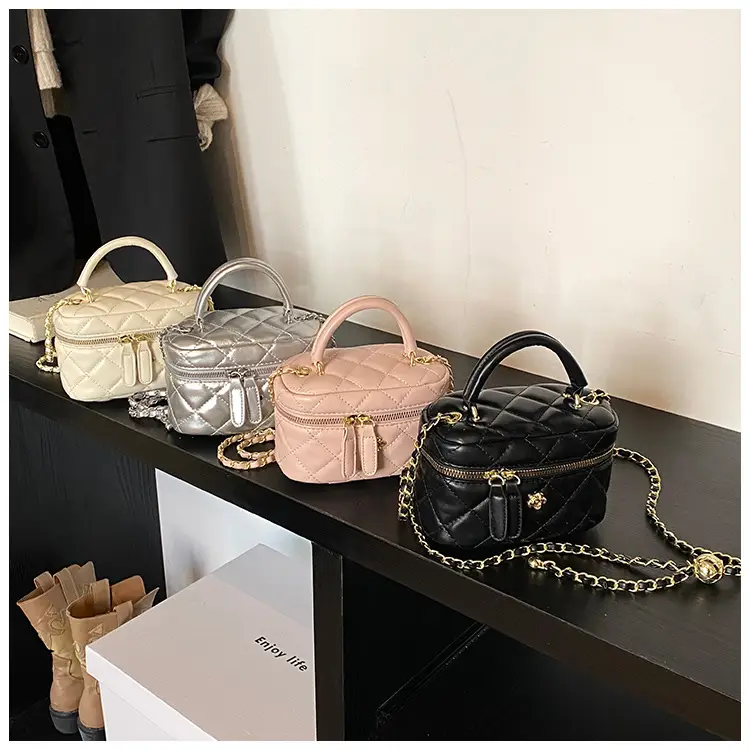 Black Quilted Chain Handbag for Women 2025 Spring — feature 9