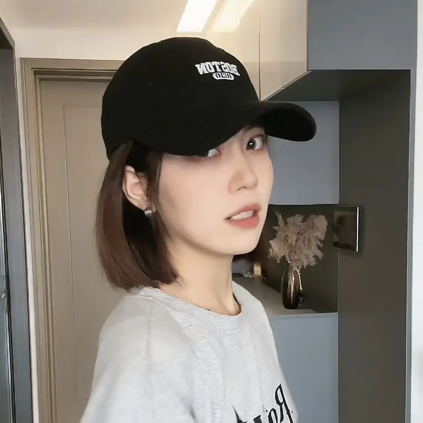Women's Big Head Baseball Cap Brown 2025 Winter — feature 14