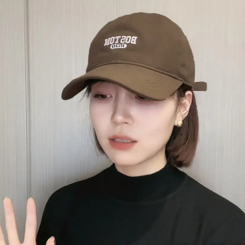 Women's Big Head Baseball Cap Brown 2025 Winter — feature 3