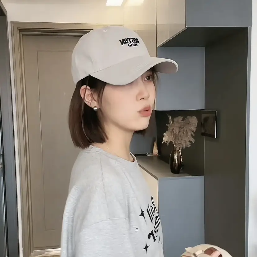 Women's Big Head Baseball Cap Brown 2025 Winter — feature 5