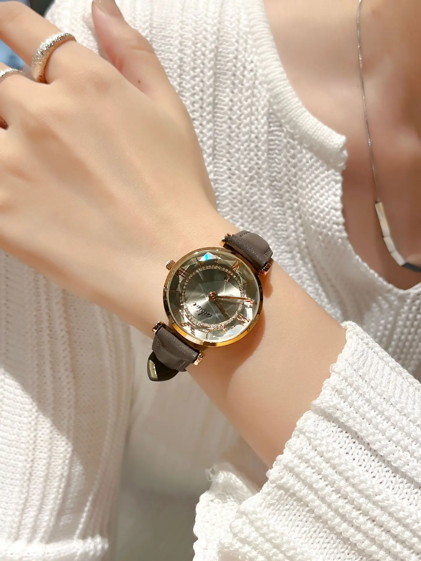 Women's Mirror Diamond Glass Ferris Wheel Watch Gold Steel Belt — feature 7