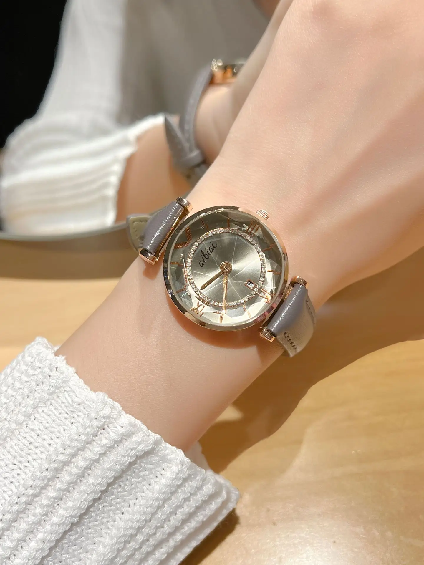 Women's Mirror Diamond Glass Ferris Wheel Watch Gold Steel Belt — feature 8