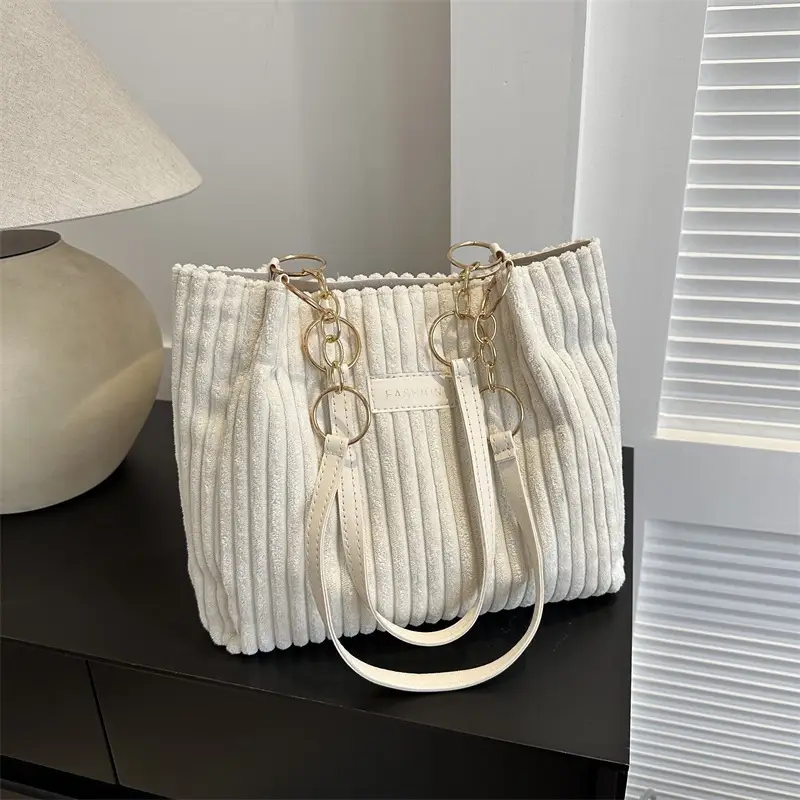 Elegant White Ribbed Shoulder Bag for Women - Image 5