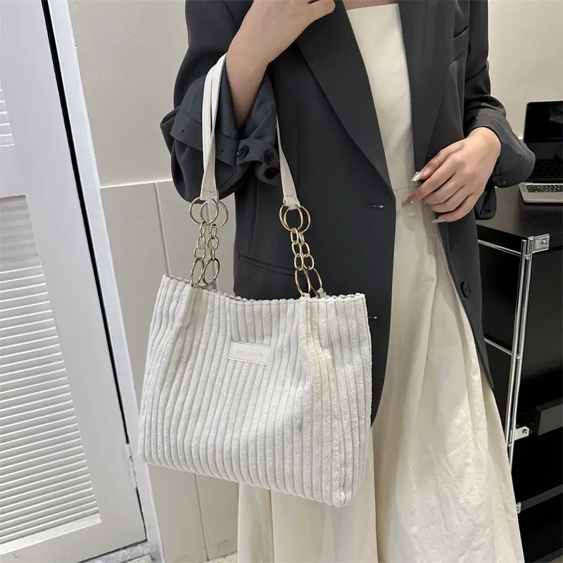 Elegant White Ribbed Shoulder Bag for Women - Image 7