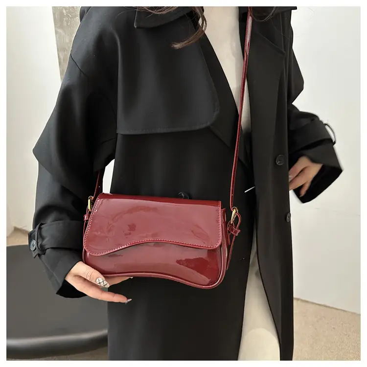 White Patent Leather Shoulder Bag for Women 2025 — feature 11