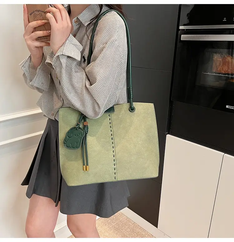 Women's Green Leather Shoulder Bag Large Capacity 2025 — feature 20