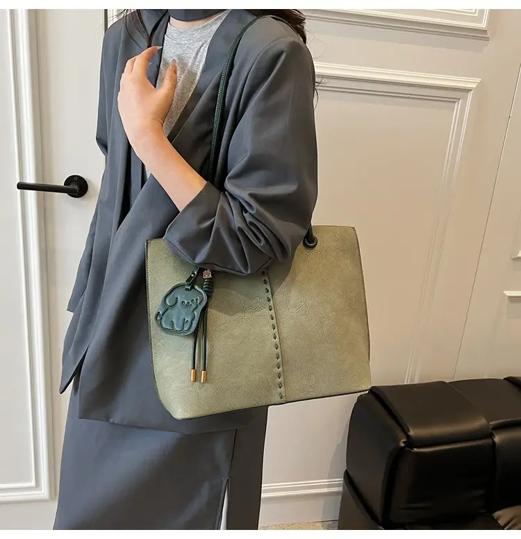 Women's Green Leather Shoulder Bag Large Capacity 2025 — feature 21