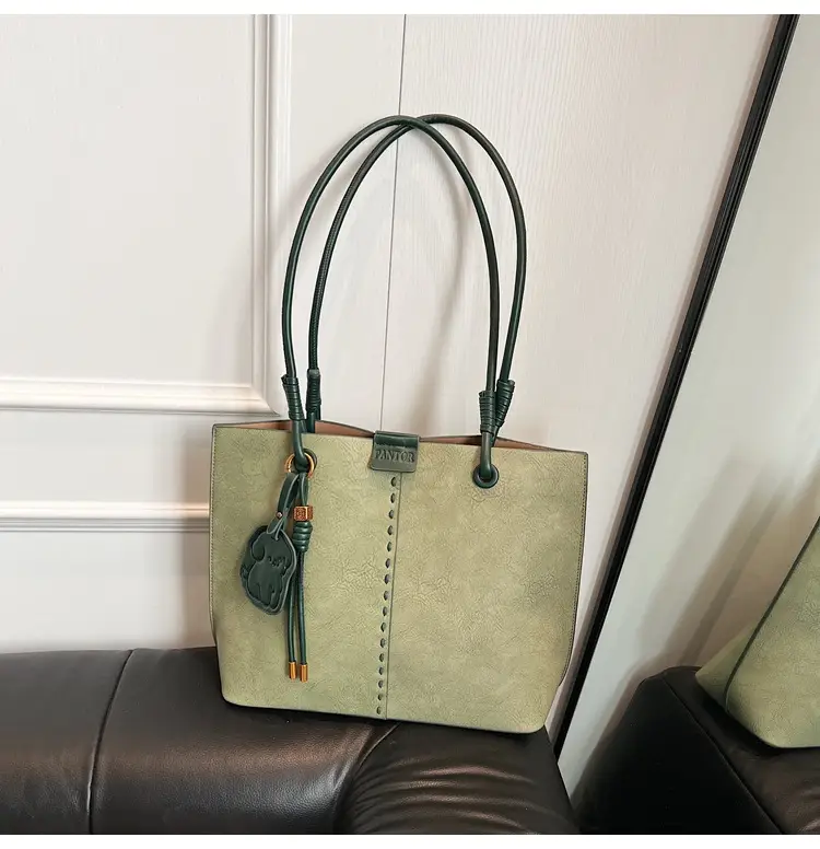 Women's Green Leather Shoulder Bag Large Capacity 2025 — feature 24