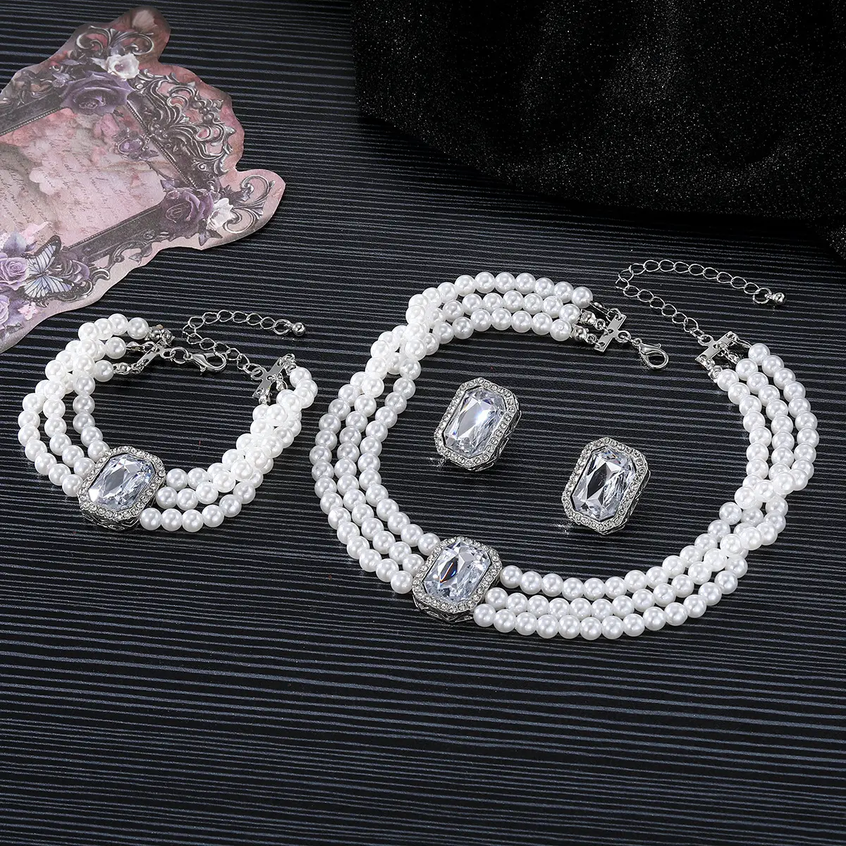 Luxury Multi-Layer Pearl Necklace Set with Black Gemstones - Image 9