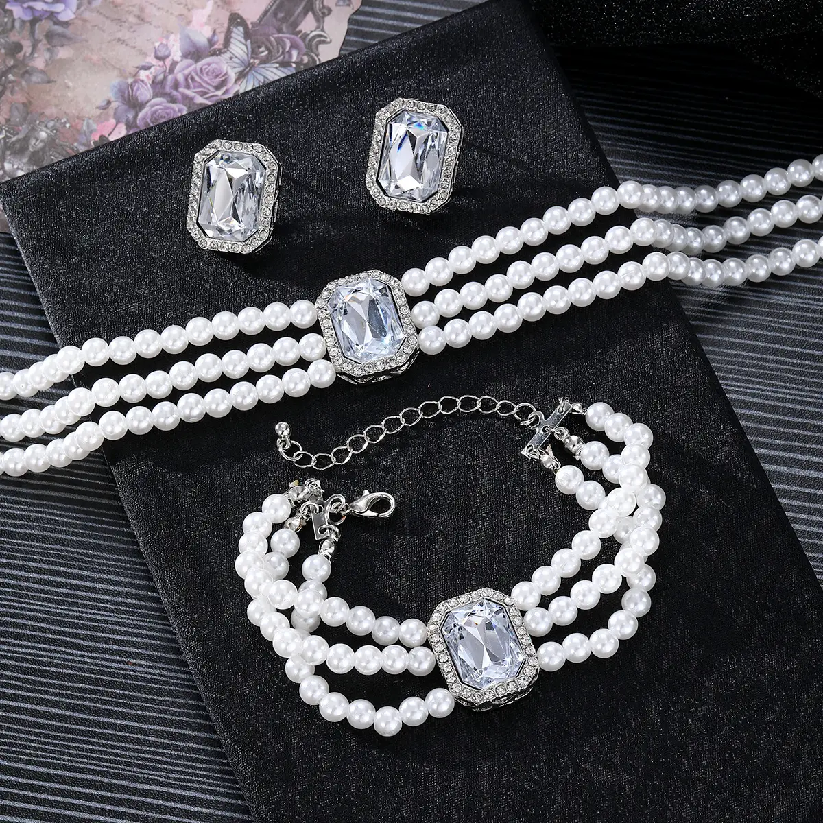 Luxury Multi-Layer Pearl Necklace Set with Black Gemstones - Image 10