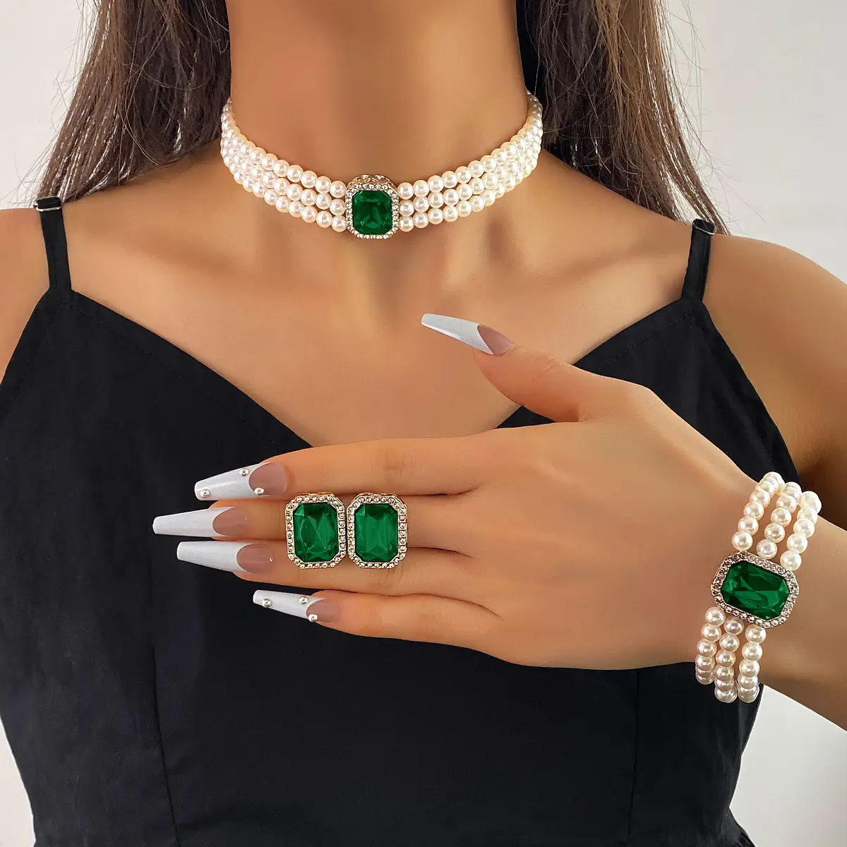 Luxury Multi-Layer Pearl Necklace Set with Black Gemstones - Image 3