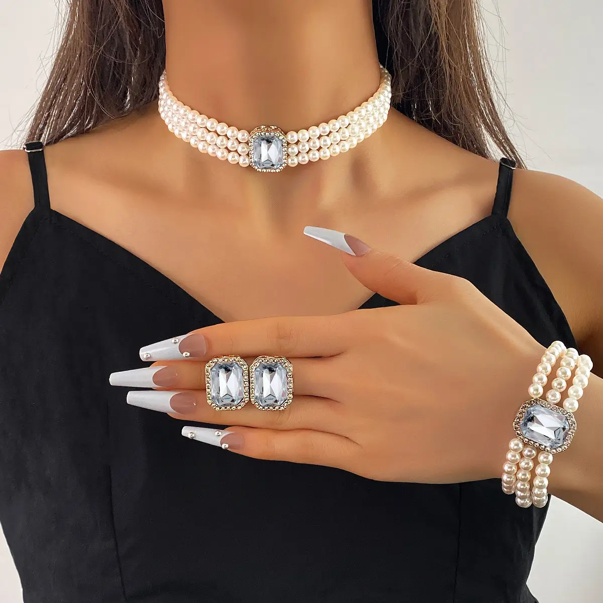Luxury Multi-Layer Pearl Necklace Set with Black Gemstones - Image 5