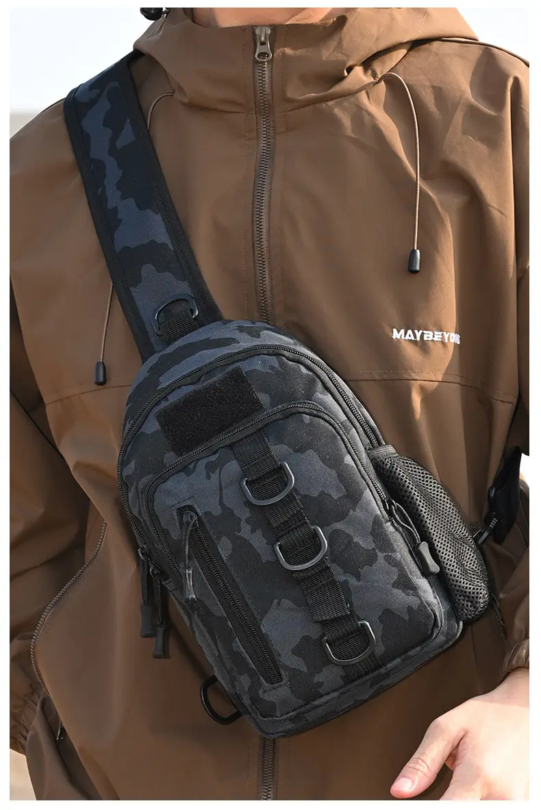 Men's Camouflage Crossbody Bag Large Capacity Climbing Shoulder Bag — feature 1