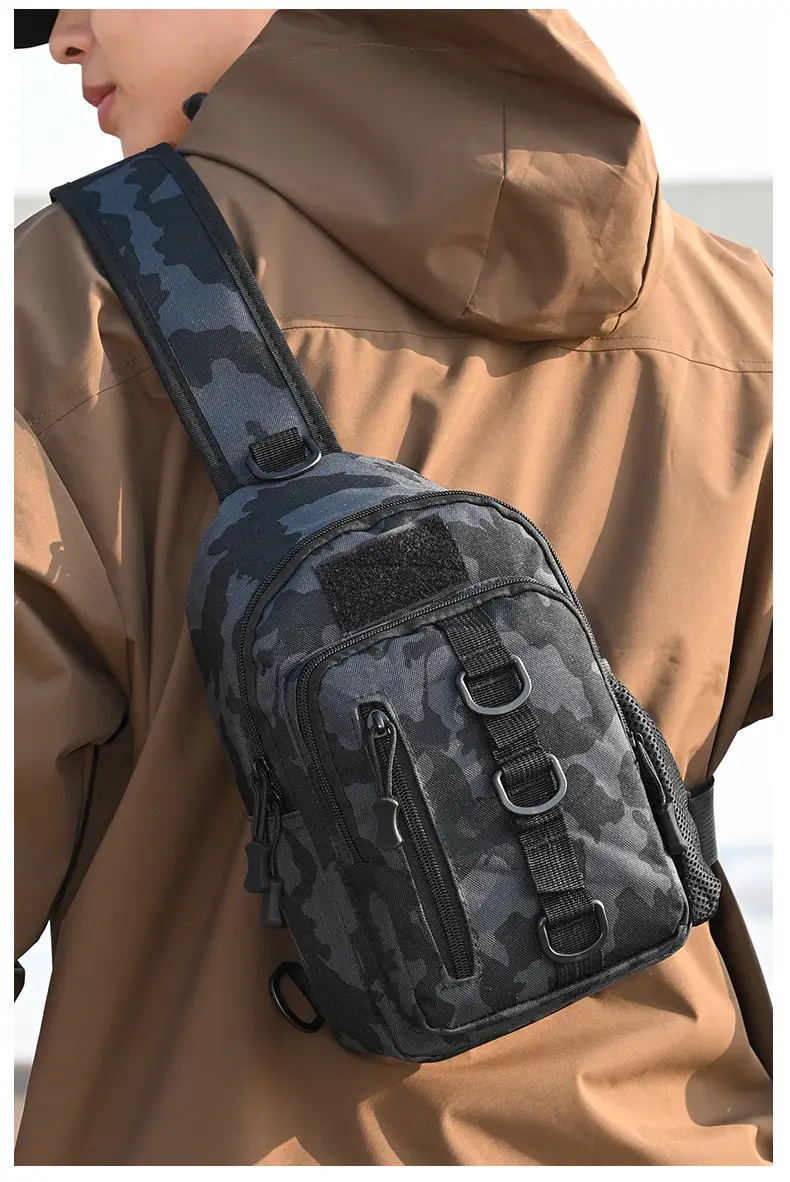 Men's Camouflage Crossbody Bag Large Capacity Climbing Shoulder Bag — feature 2