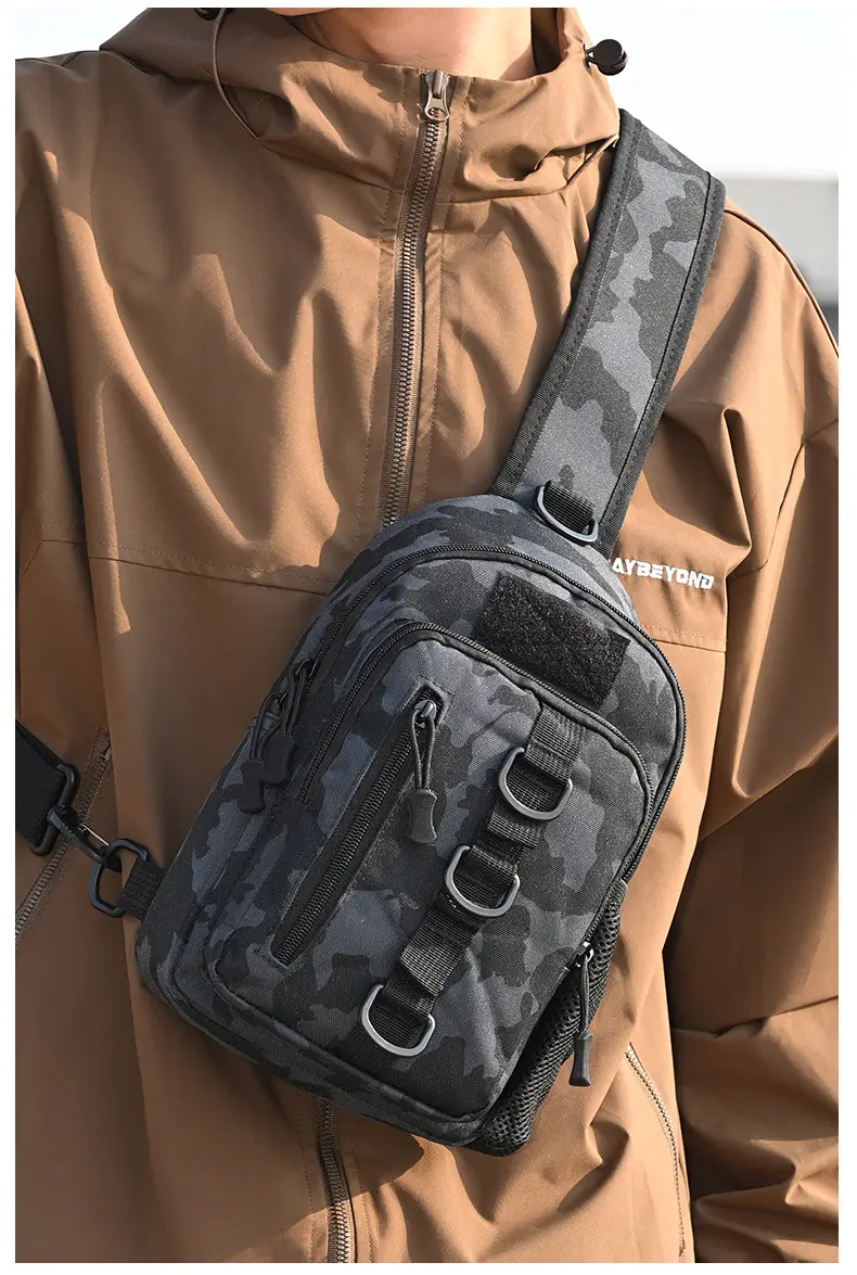 Men's Camouflage Crossbody Bag Large Capacity Climbing Shoulder Bag — feature 3