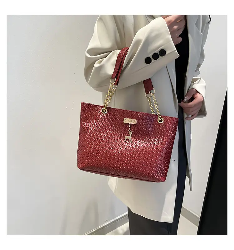 White Women's Shoulder Bag with Gold Chain & Pony Design — feature 13