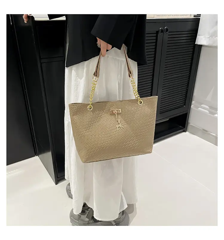 White Women's Shoulder Bag with Gold Chain & Pony Design — feature 19