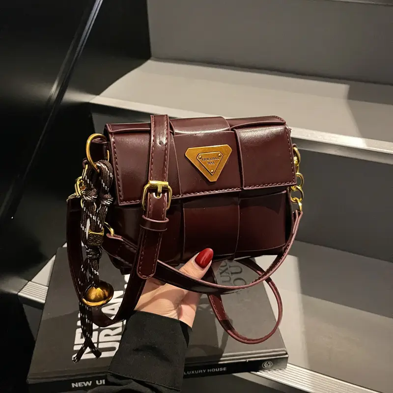 Women's Brown Leather Shoulder Bag with Gold Chain - Image 7