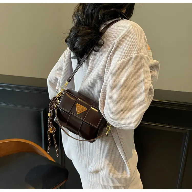 Women's Brown Leather Shoulder Bag with Gold Chain — feature 15