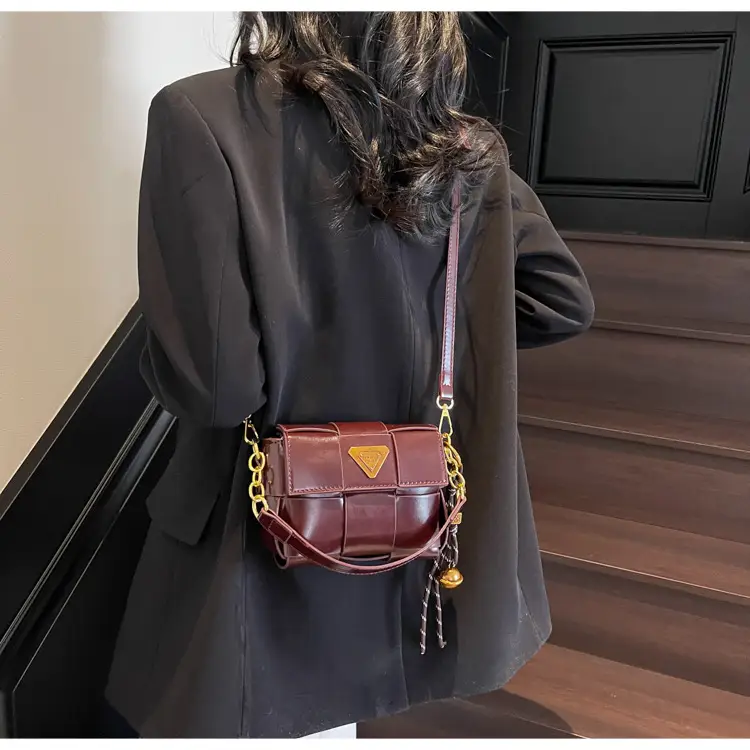 Women's Brown Leather Shoulder Bag with Gold Chain — feature 17