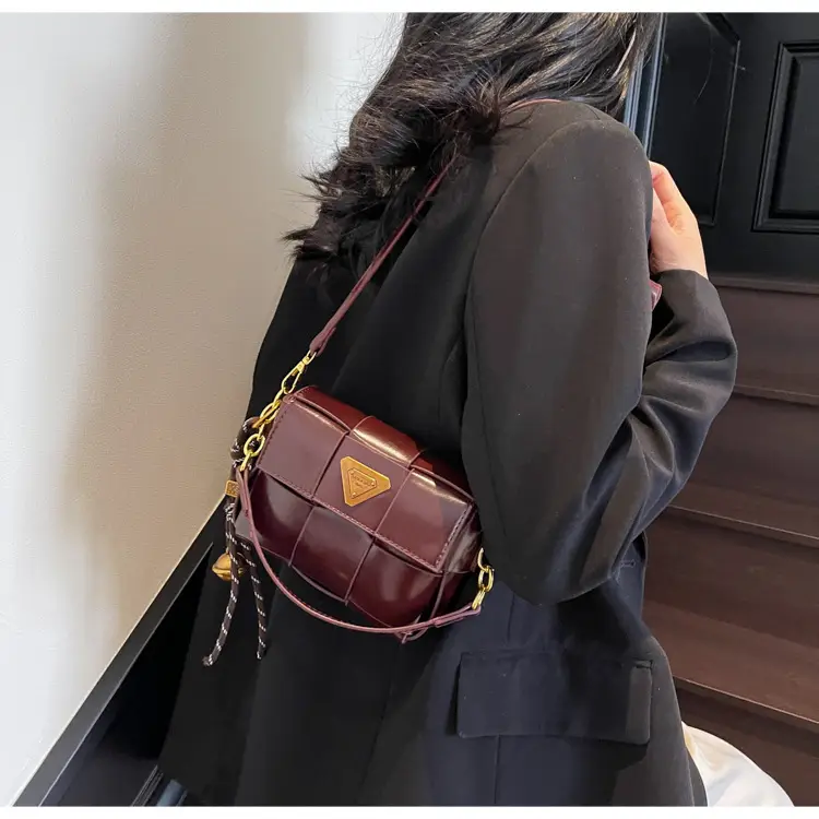 Women's Brown Leather Shoulder Bag with Gold Chain — feature 18
