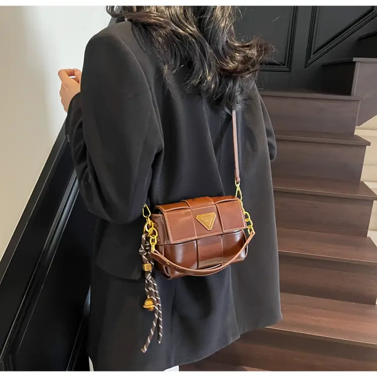 Women's Brown Leather Shoulder Bag with Gold Chain — feature 20