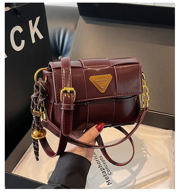 Women's Brown Leather Shoulder Bag with Gold Chain — feature 3