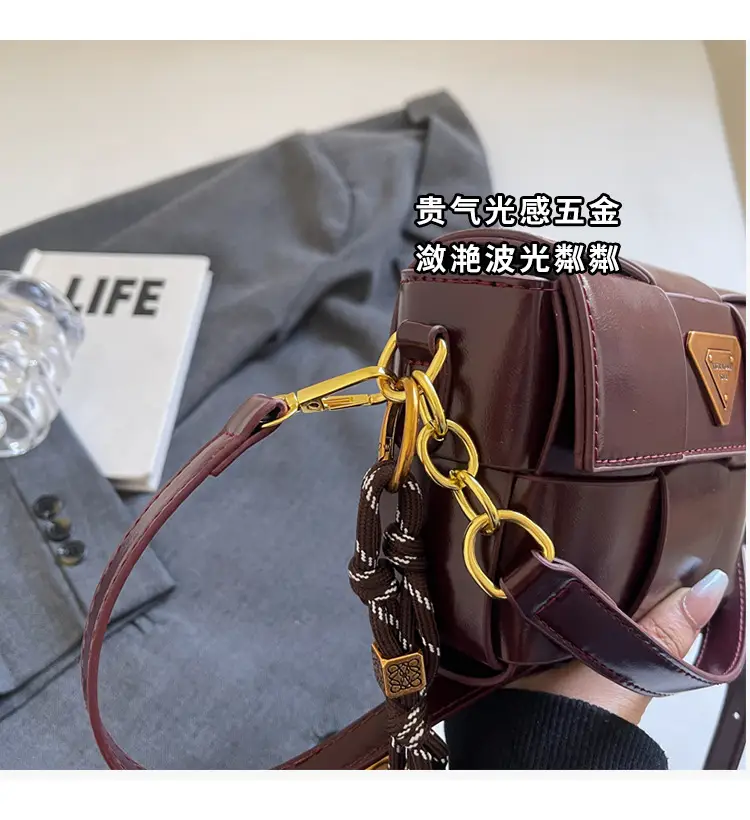 Women's Brown Leather Shoulder Bag with Gold Chain — feature 6