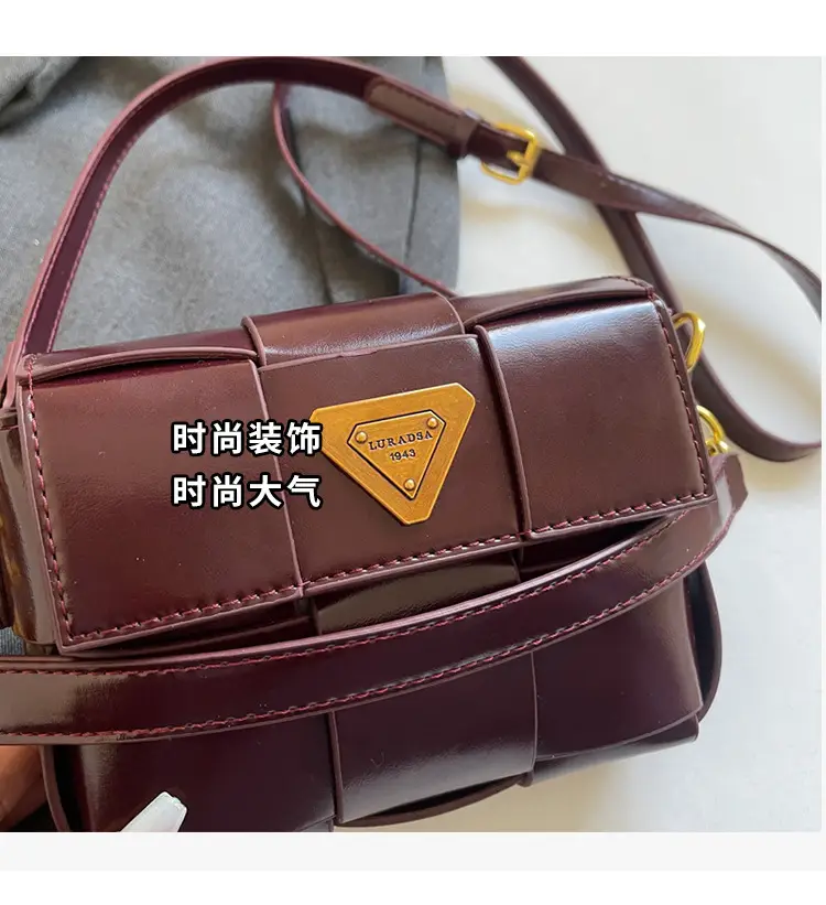 Women's Brown Leather Shoulder Bag with Gold Chain — feature 7
