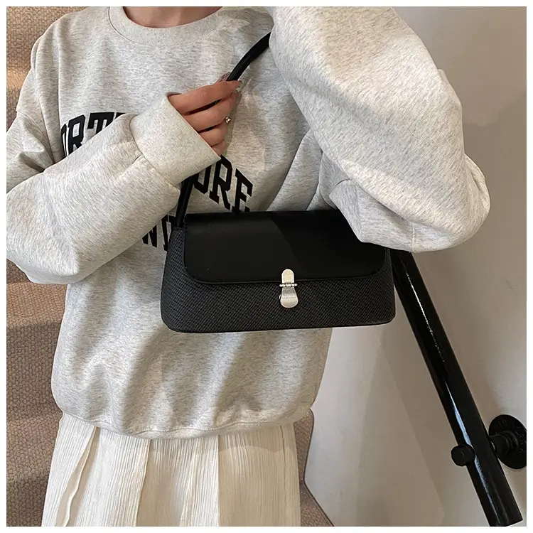 Retro White Shoulder Bag for Women 2025 — feature 10