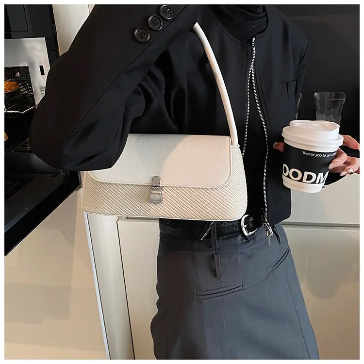Retro White Shoulder Bag for Women 2025 — feature 11