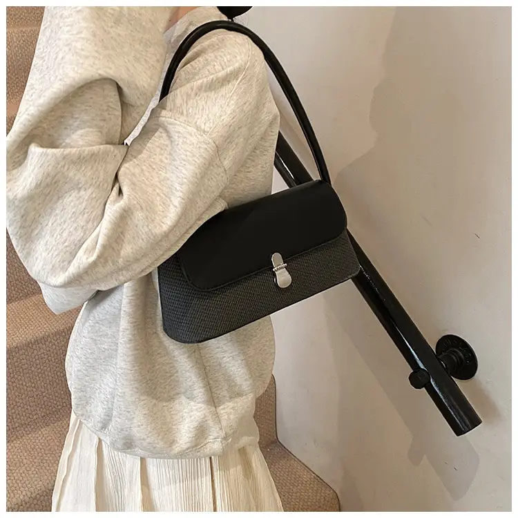 Retro White Shoulder Bag for Women 2025 — feature 27