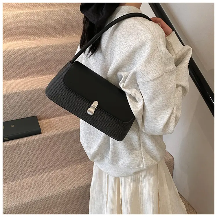 Retro White Shoulder Bag for Women 2025 — feature 28
