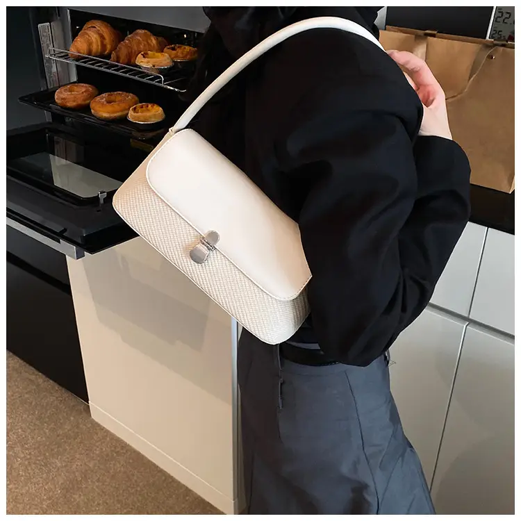 Retro White Shoulder Bag for Women 2025 — feature 30