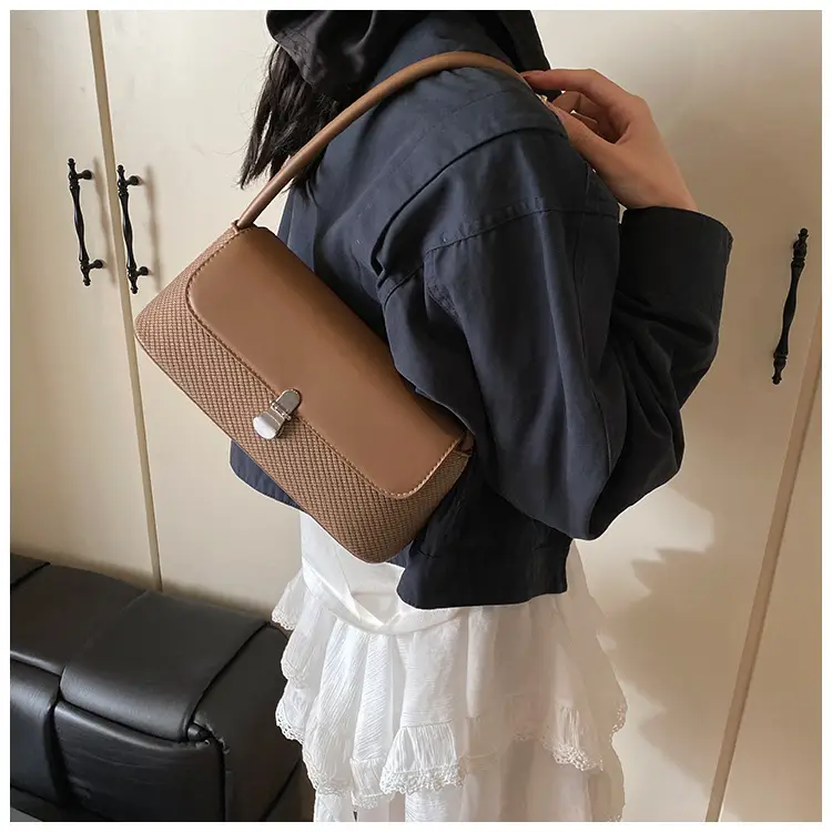 Retro White Shoulder Bag for Women 2025 — feature 31