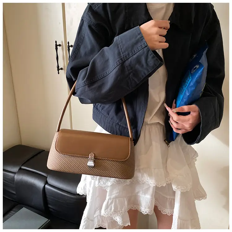 Retro White Shoulder Bag for Women 2025 — feature 32