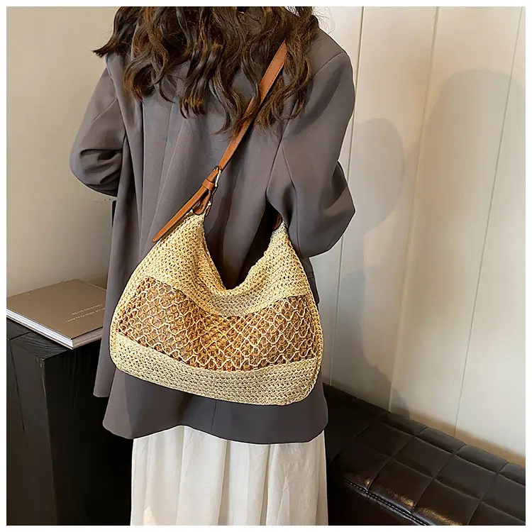 Women's Straw Woven Shoulder Bag Large Capacity Beach Travel — feature 10