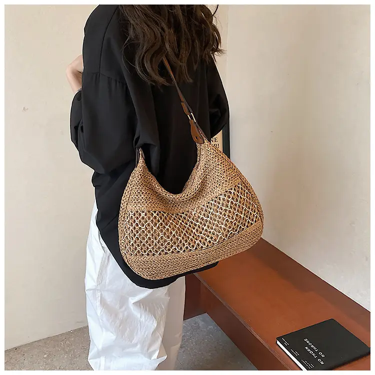 Women's Straw Woven Shoulder Bag Large Capacity Beach Travel — feature 7