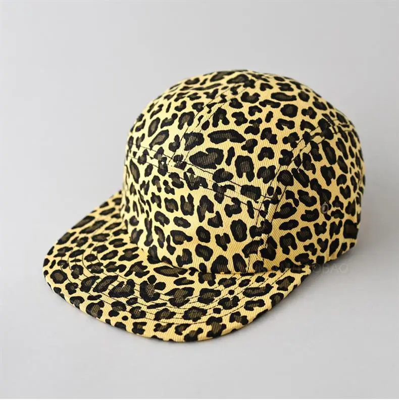 Leopard Print Flat Cap Women Casual Fashion — feature 1