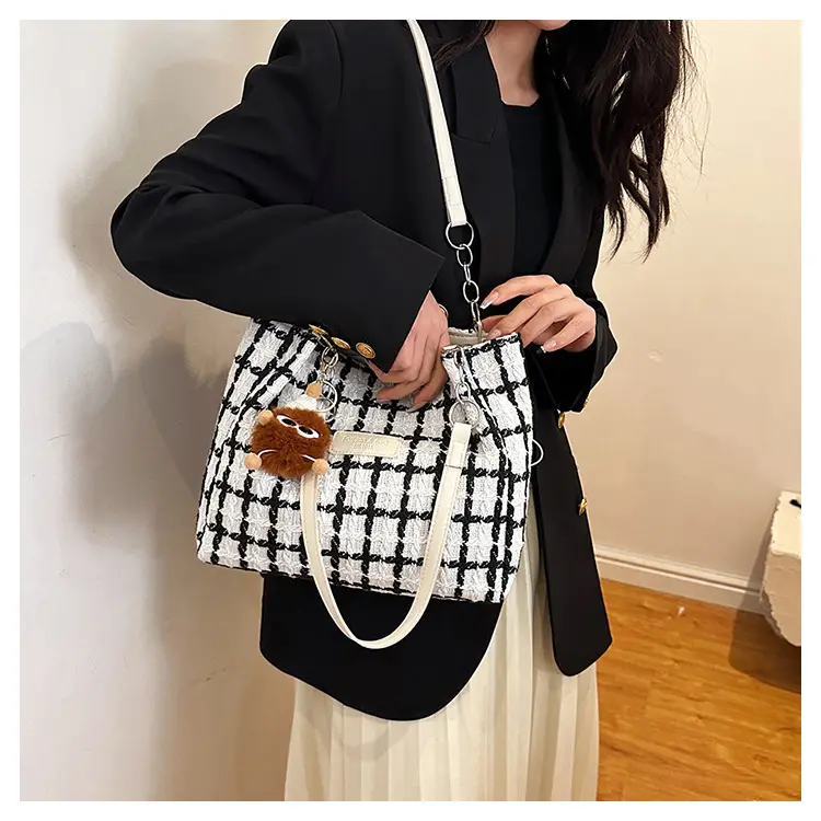 Women's Plaid Woolen Shoulder Bag 2025 New Arrival — feature 26