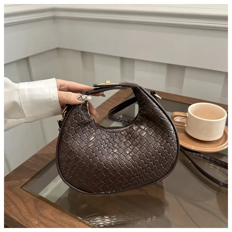 Brown Croc Texture Shoulder Bag for Women 2025 — feature 12