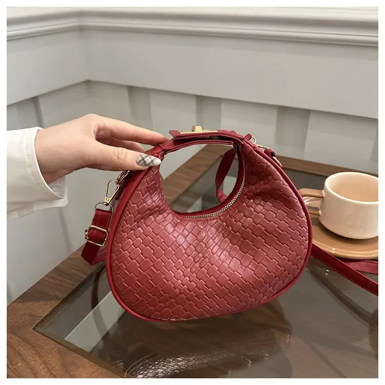 Brown Croc Texture Shoulder Bag for Women 2025 — feature 15