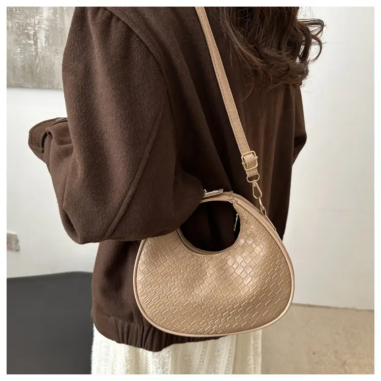 Brown Croc Texture Shoulder Bag for Women 2025 — feature 20