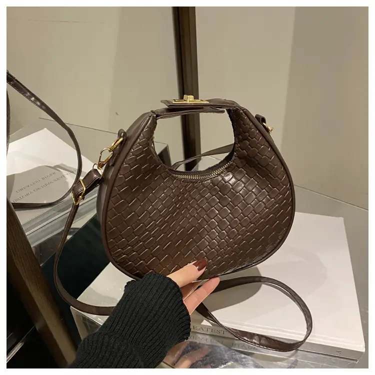Brown Croc Texture Shoulder Bag for Women 2025 — feature 28