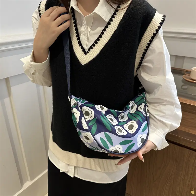2025 Korean Style Lazy Crossbody Bag Large Capacity Travel Commuter Shoulder Bag for Women - Image 6