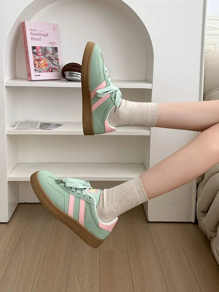 Women's Blue Retro Training Shoes 2025 — feature 4