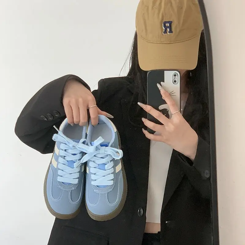 Women's Blue Retro Training Shoes 2025 — feature 6