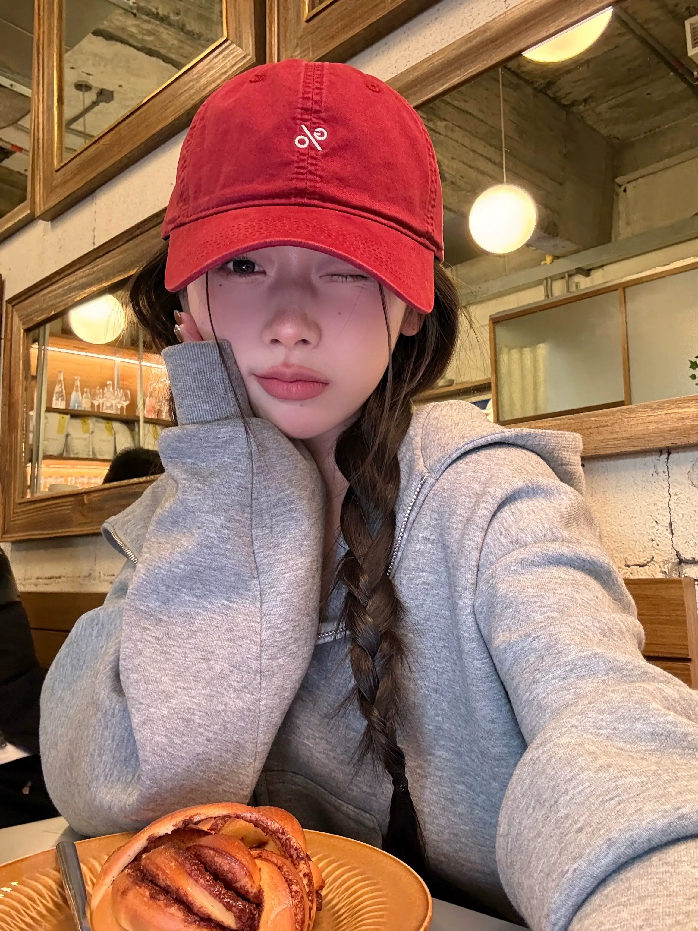 Women's Red Embroidered Cap with Curved Beige Plate — feature 1