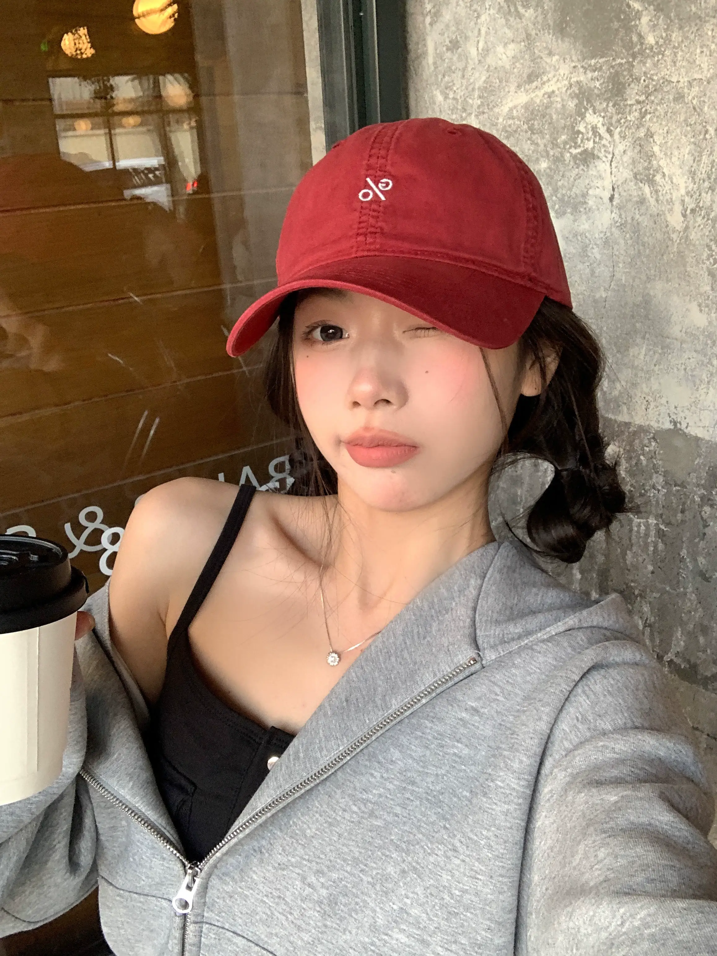 Women's Red Embroidered Cap with Curved Beige Plate — feature 7
